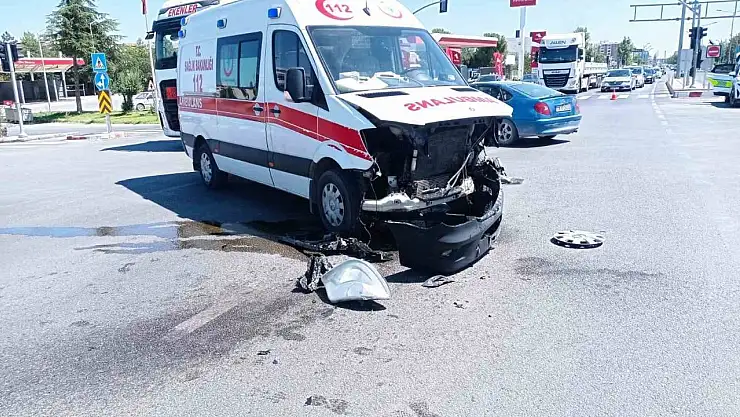 Malatya'da kaza ihbarına giden ambulans kaza yaptı