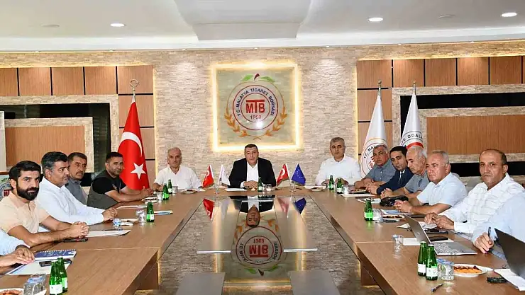 Malatya'da kuru kayısı lisanslı deposu ve borsası için istişare toplantısı