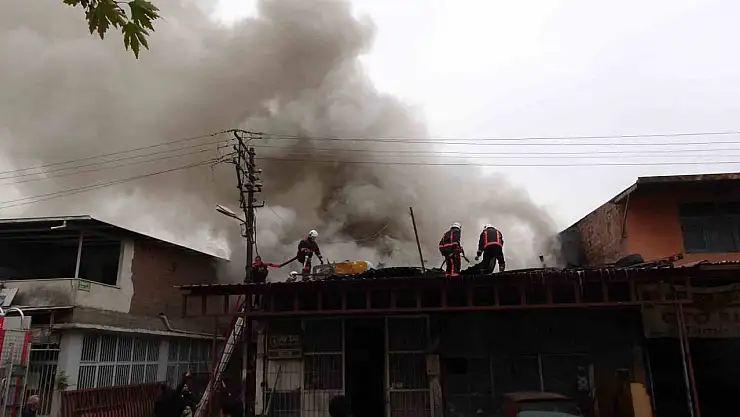 Malatya'da sanayi sitesindeki yangın kontrol altına alındı