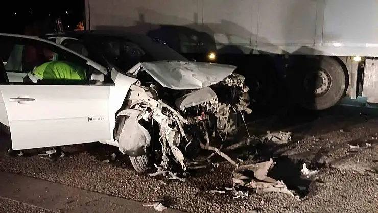 Malatya'da tır ile otomobil çarpıştı: 3 yaralı