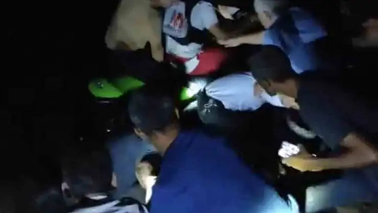 Nehirde mahsur kalan 5 kişi kurtarıldı