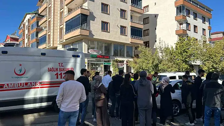 Otomobilin çarptığı 2 öğrenci yaralandı