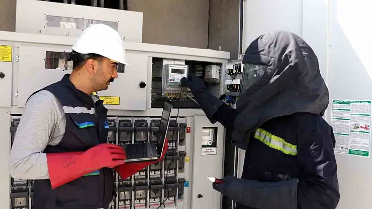 Sayaç okurken para buldu, hiç düşünmeden sahibine ulaştırdı