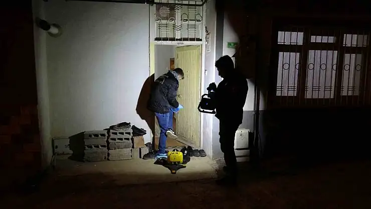 Sofra bezi silkelerken düşerek yaralanan ve kalbi duran kadın hayata döndürüldü