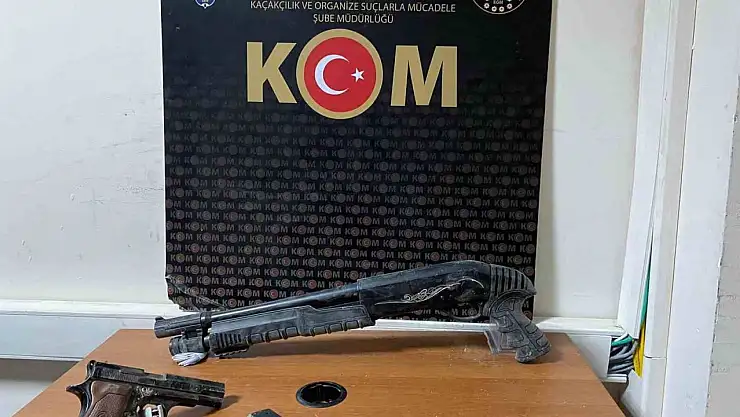 Tunceli'de toprağa gömülü halde silah ve uyuşturucu madde ele geçirildi
