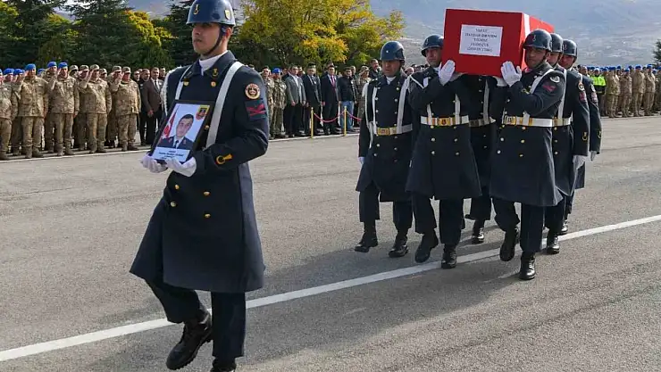 Tunceli'de trafik kazasında hayatını kaybeden Uzman Çavuş Yılmaz memleketine uğurlandı