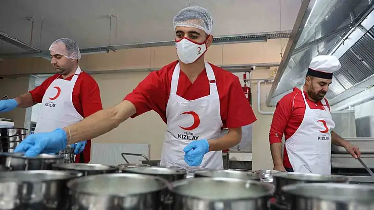 Türk Kızılay Elazığ Şubesi'nden 200 ihtiyaç sahibine sıcak yemek