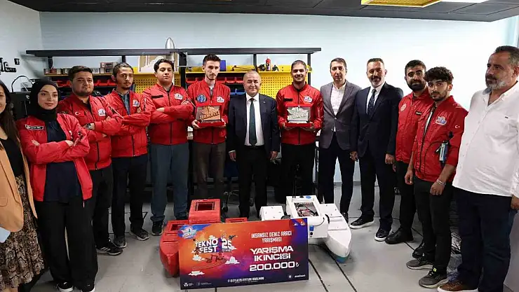 Vali Hatipoğlu, başarılı gençlerle bir araya geldi