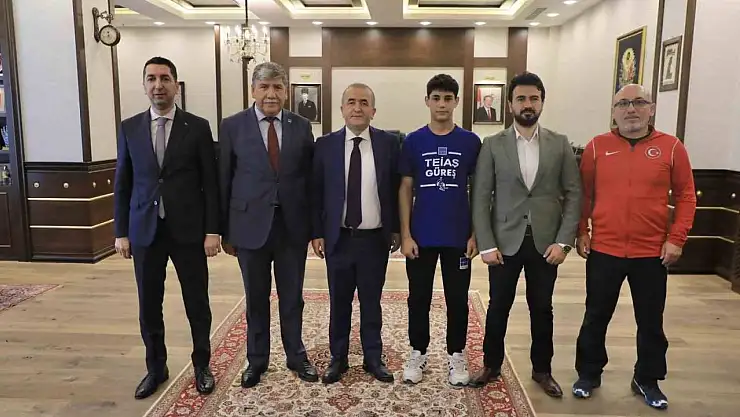 Vali Hatipoğlu, başarılı sporcuları ağırladı