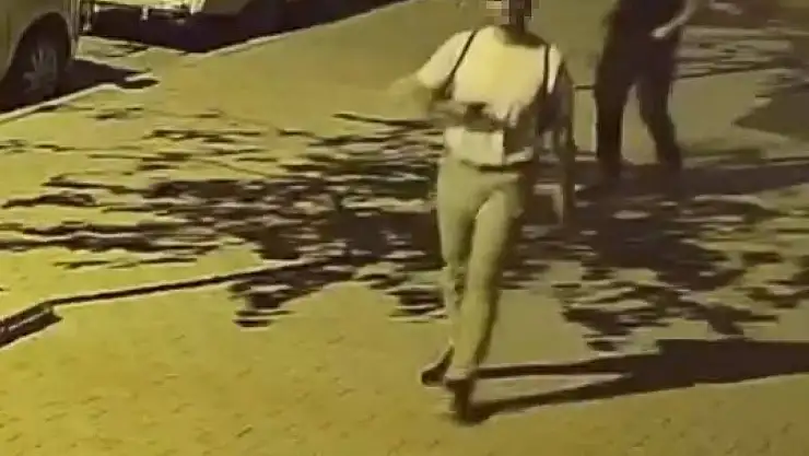 Yürüyerek geldikleri otoparktan bisikleti çalıp kaçtılar