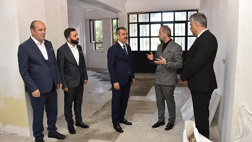 AK Parti Elazığ Milletvekili Prof. Dr. Erol Keleş, Gençlerle ve Vatandaşlarla Bir Araya Geldi