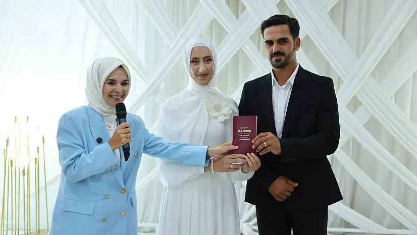 Bakan Göktaş, genç çiftin nikah şahidi oldu
