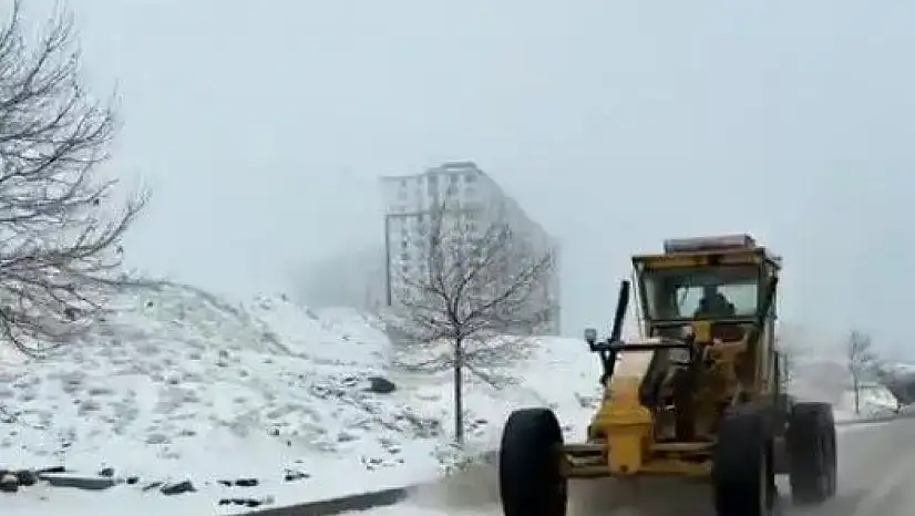 Elazığ Belediyesi Ramazan'da da Sahada: Kar Yağışı Sonrası Yoğun Mesai