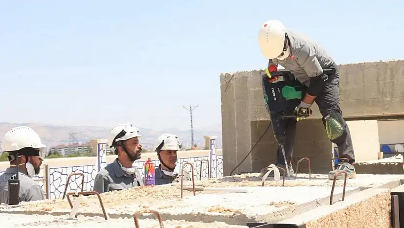 Elazığ'da arama kurtarma eğitimleri sürüyor