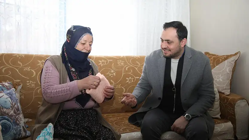 AK PARTİ ELAZIĞ'DAN REKOR SAHA ÇALIŞMASI: 250 KİŞİLİK EKİP İKİ GÜNDE 950 HANEYİ ZİYARET ETTİ