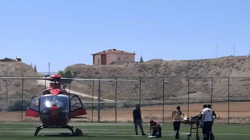 Darende'de kalp krizi geçiren hasta hava ambulansıyla Malatya'ya sevk edildi