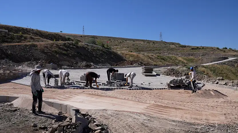 Elazığ Belediyesi Asri Mezarlık'ta Çalışmalarını Aralıksız Sürdürüyor..