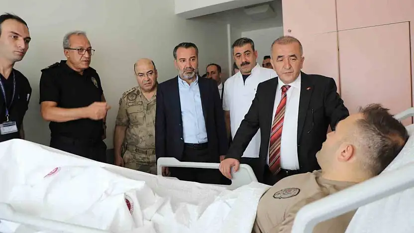 Elazığ'da il protokolü çatışmada yaralanan polisi ziyaret etti