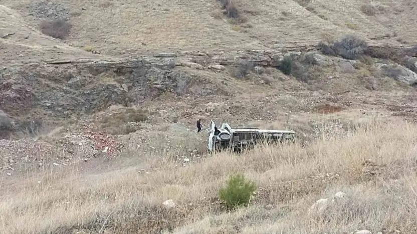 Elazığ'da kamyon devrildi: 1 yaralı