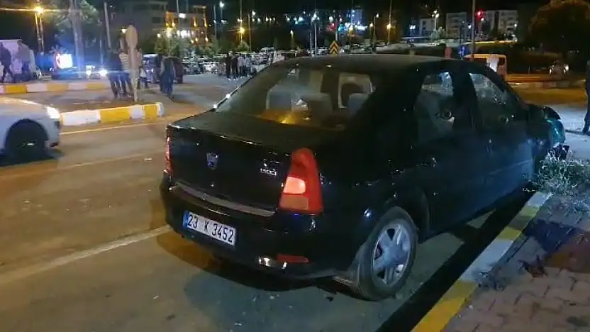 Elazığ'da otomobil ile motosiklet çarpıştı: 2 yaralı
