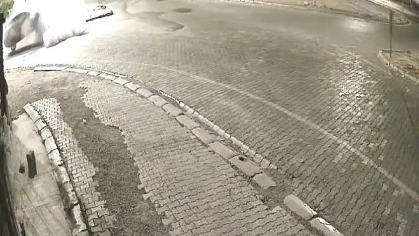 Elazığ'da trafik kazaları kameralara yansıdı