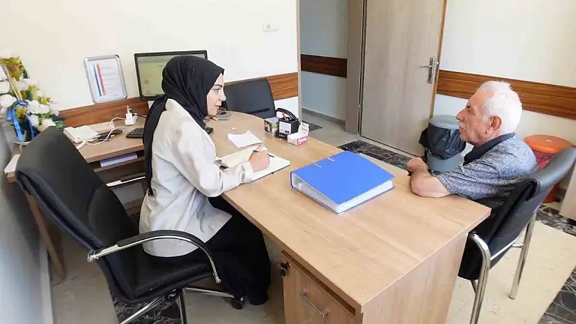 Fırat Üniversitesi Tıp Fakültesi'nden Dr. Tuncer: 'Vatandaşlarımıza sigarayı bırakma sürecinde destek oluyoruz'