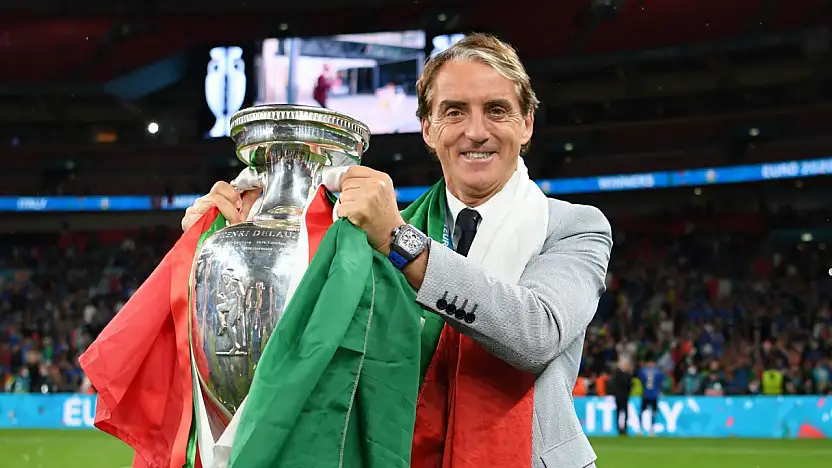İtalya Milli Takımı'nın yeni teknik direktörü Roberto Mancini oldu.