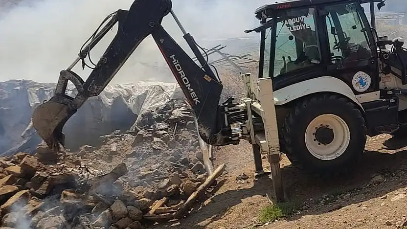 Malatya'da ahır yangını: 10 küçükbaş hayvan telef oldu