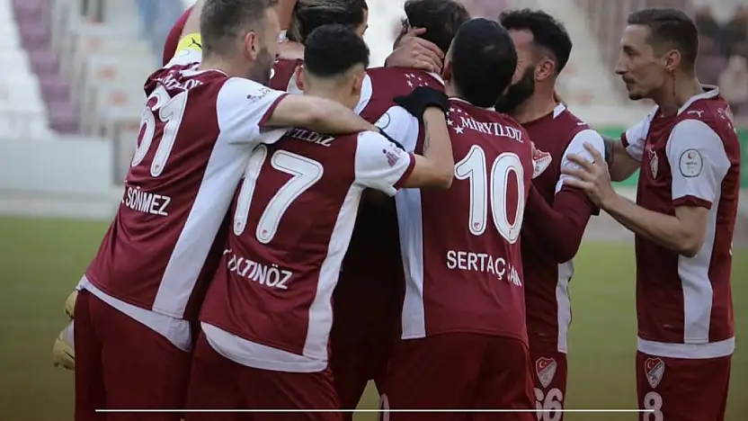 Sahada Diriliş, Tribünde İnanç