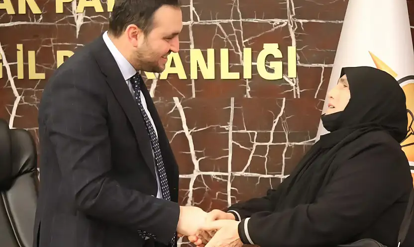 Kapılar Açık, Sohbetler Uzun...