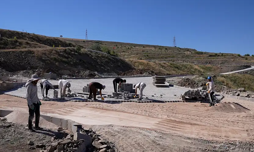 Elazığ Belediyesi Asri Mezarlık'ta Çalışmalarını Aralıksız Sürdürüyor..