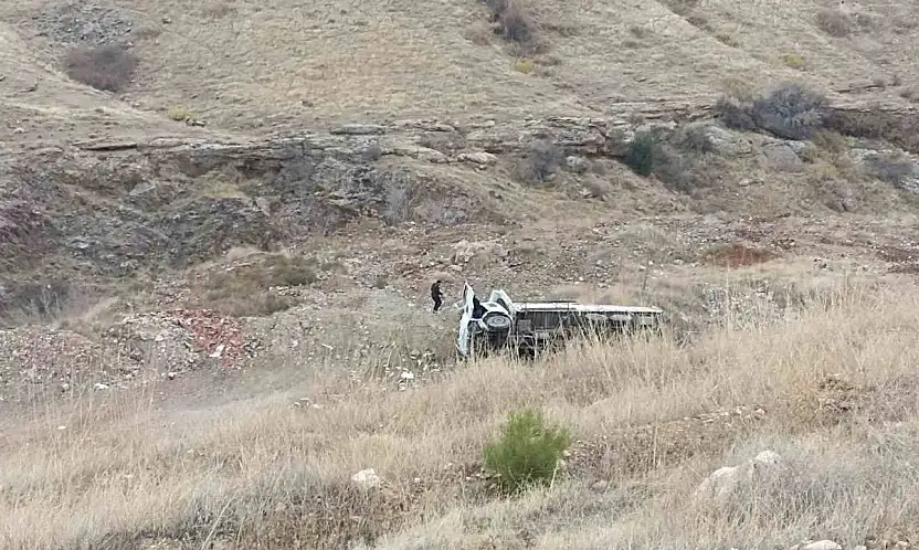 Elazığ'da kamyon devrildi: 1 yaralı