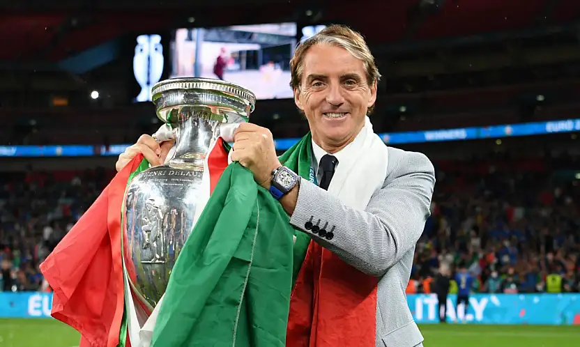 İtalya Milli Takımı'nın yeni teknik direktörü Roberto Mancini oldu.