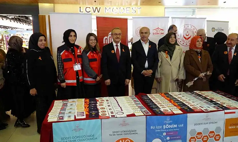 Malatya Park AVM'de kadına yönelik şiddetle mücadele günü etkinliği