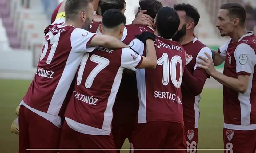 Sahada Diriliş, Tribünde İnanç